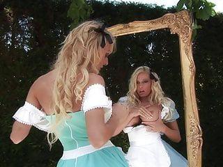 Die großen Titten von Alice March bringen ihre Orgasmen zum Höhepunkt