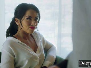 Adriana hart in den Arsch gefickt