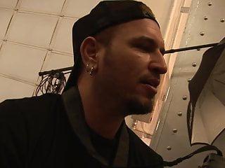 Geiles Pärchen filmt sich beim Sex im Umkleideraum