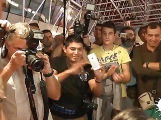 Julia de Lucia wird in der Öffentlichkeit gefickt