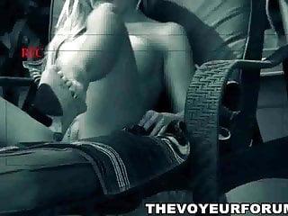 Blondine bläst und fickt am Pool